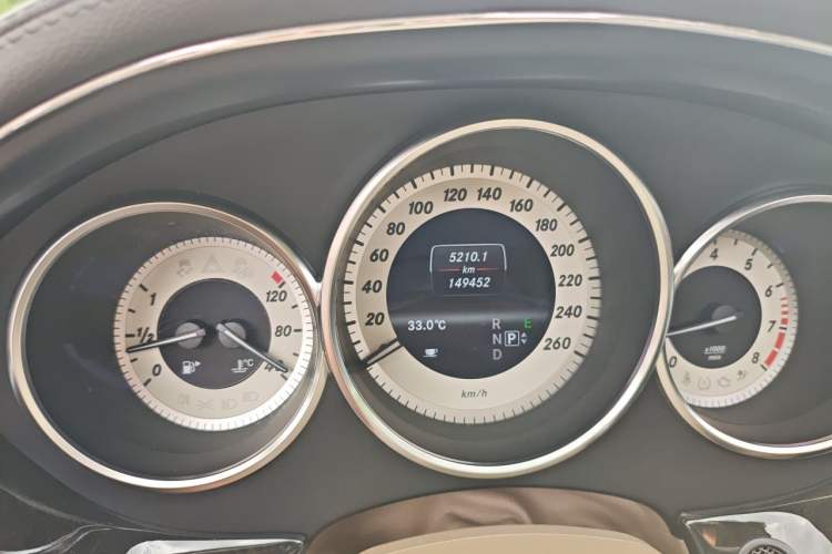 Used Mercedes-Benz CLS 2012 CLS 300 CGI Odometer Close Up