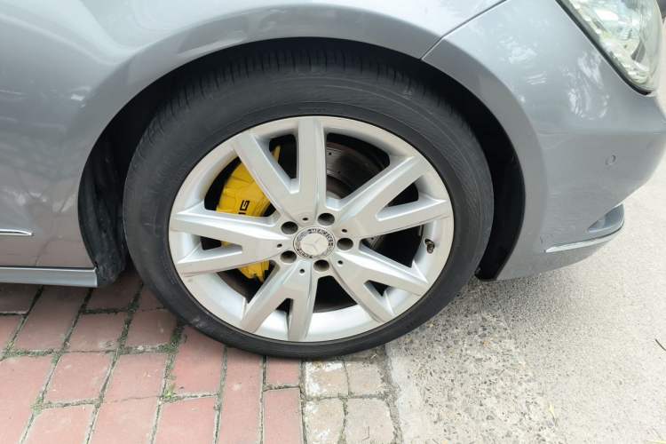 Used Mercedes-Benz CLS 2012 CLS 300 CGI Right Front Wheel Hub