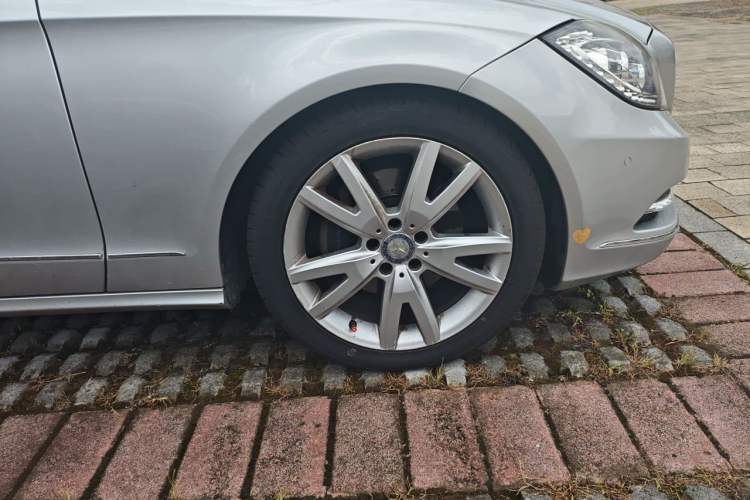 Used Mercedes-Benz CLS 2012 CLS 300 CGI Right Front Wheel Hub