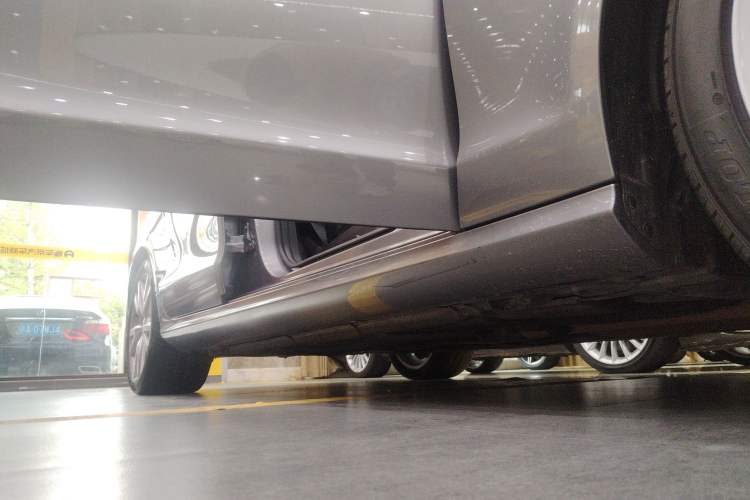 Used Mercedes-Benz CLS 2012 CLS 300 CGI Right Side Sill