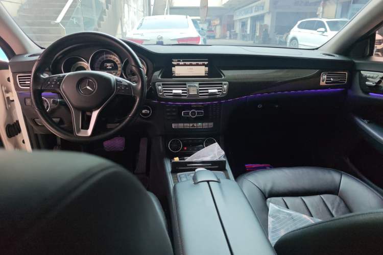 Used Mercedes-Benz CLS 2012 CLS 300 CGI Center Console