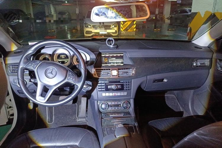 Used Mercedes-Benz CLS 2012 CLS 300 CGI Center Console