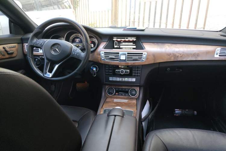 Used Mercedes-Benz CLS 2012 CLS 300 CGI Center Console