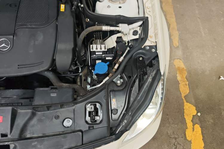 Used Mercedes-Benz CLS 2012 CLS 300 CGI Engine Bay Left