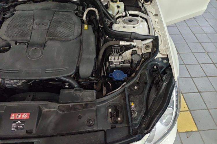 Used Mercedes-Benz CLS 2012 CLS 300 CGI Engine Bay Left