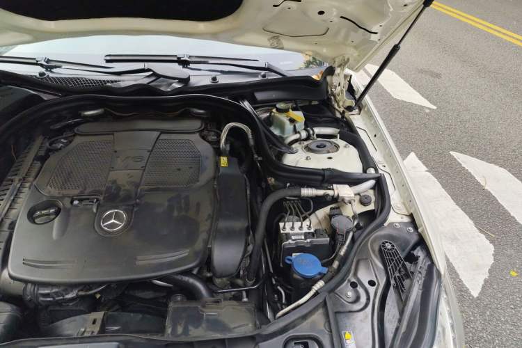 Used Mercedes-Benz CLS 2012 CLS 300 CGI Engine Bay Left
