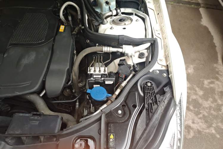 Used Mercedes-Benz CLS 2012 CLS 300 CGI Engine Bay Left