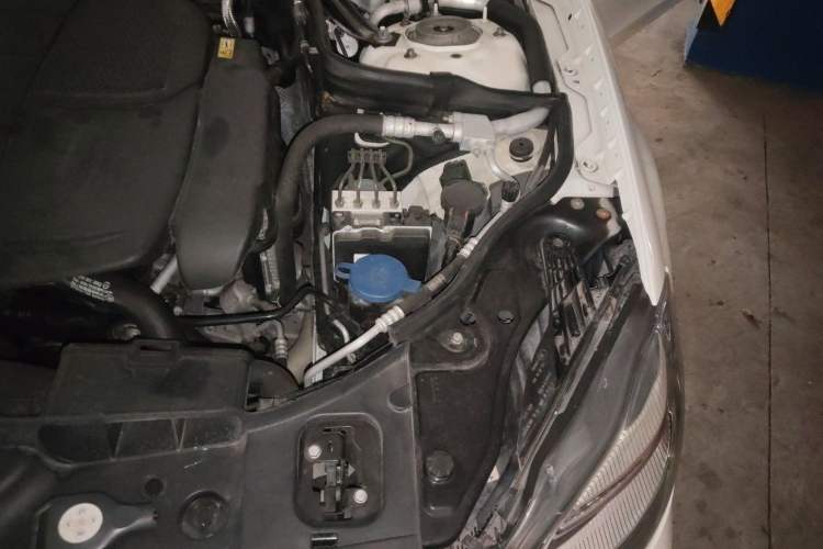 Used Mercedes-Benz CLS 2012 CLS 350 CGI Engine Bay Left