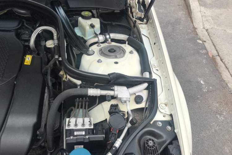 Used Mercedes-Benz CLS 2012 CLS 300 CGI Engine Bay Left