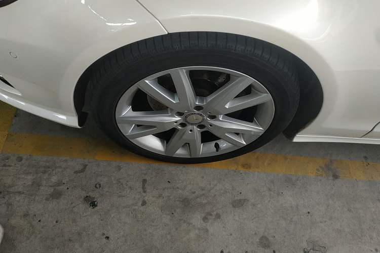 Used Mercedes-Benz CLS 2012 CLS 300 CGI Exterior 4
