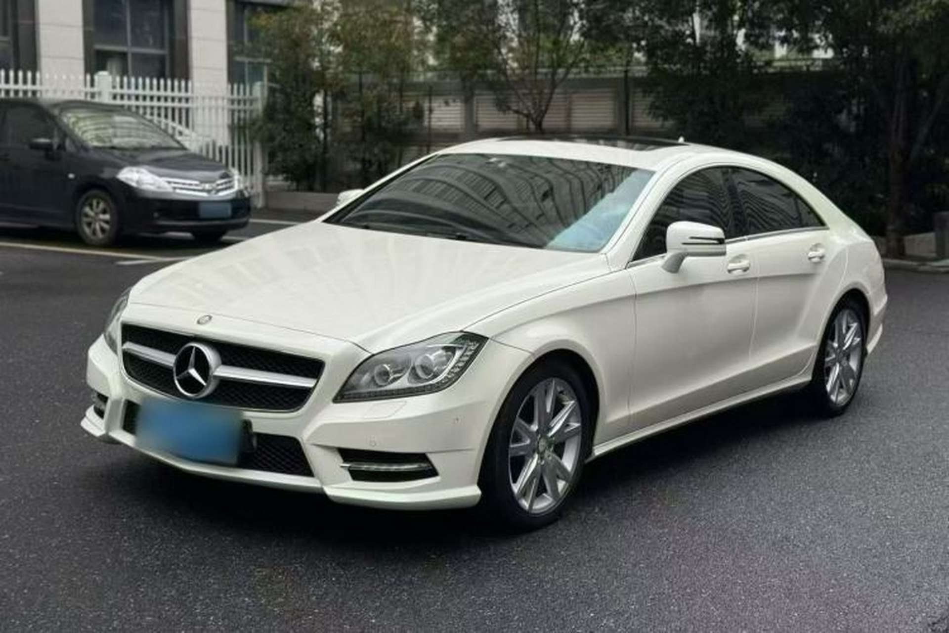 Used Mercedes-Benz CLS 2012 CLS 300 CGI Front Left 45 Deg