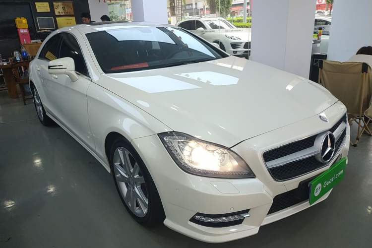 Used Mercedes-Benz CLS 2012 CLS 300 CGI Front Right 45 Deg