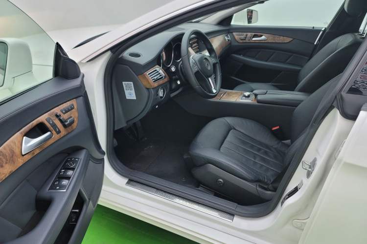 Used Mercedes-Benz CLS 2012 CLS 300 CGI Interior 2