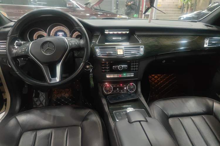 Used Mercedes-Benz CLS 2012 CLS 300 CGI Interior 2