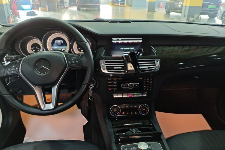 Used Mercedes-Benz CLS 2012 CLS 300 CGI Interior 2