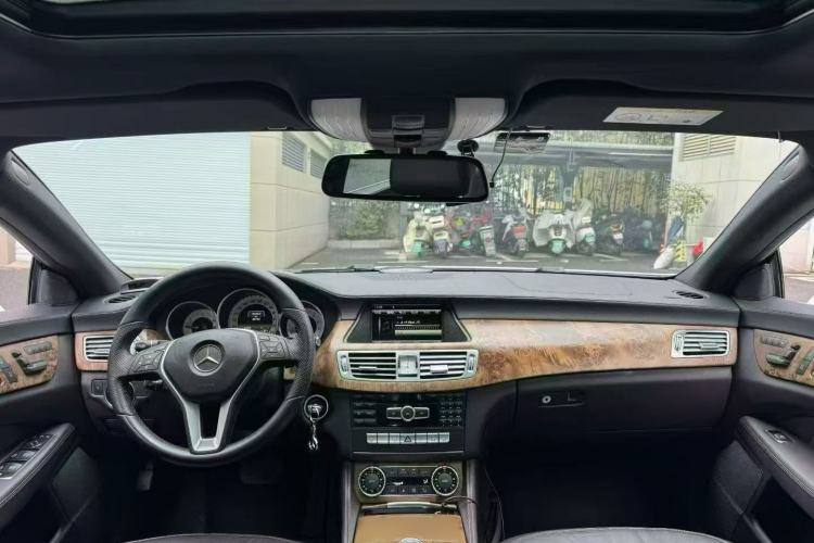 Used Mercedes-Benz CLS 2012 CLS 300 CGI Interior 3