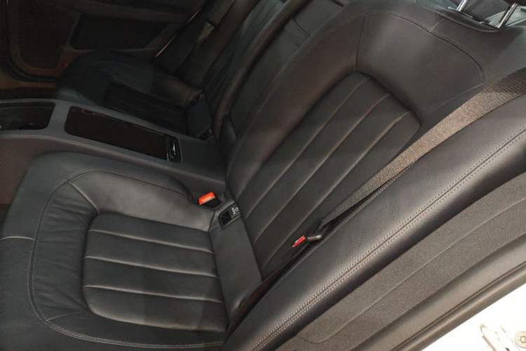 Used Mercedes-Benz CLS 2012 CLS 300 CGI Interior 4