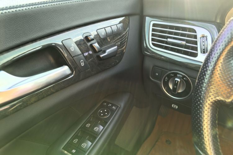 Used Mercedes-Benz CLS 2012 CLS 300 CGI Interior 9