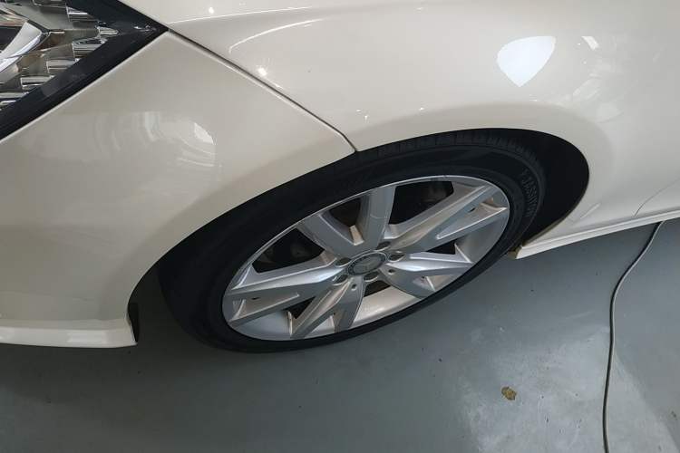 Used Mercedes-Benz CLS 2012 CLS 300 CGI Left Front Wheel Hub