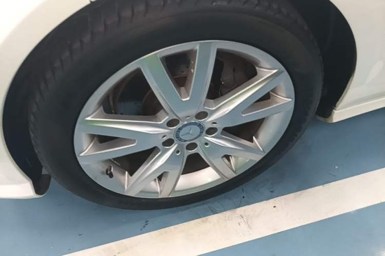 Used Mercedes-Benz CLS 2012 CLS 300 CGI Left Front Wheel Hub