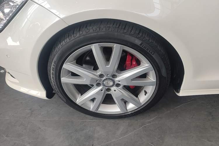 Used Mercedes-Benz CLS 2012 CLS 300 CGI Left Front Wheel Hub