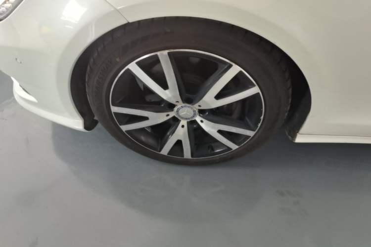 Used Mercedes-Benz CLS 2012 CLS 300 CGI Left Front Wheel Hub