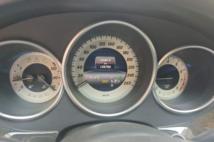 Used Mercedes-Benz CLS 2012 CLS 300 CGI Odometer Close Up