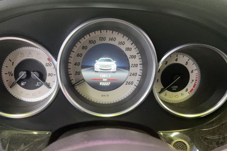 Used Mercedes-Benz CLS 2012 CLS 300 CGI Odometer Close Up