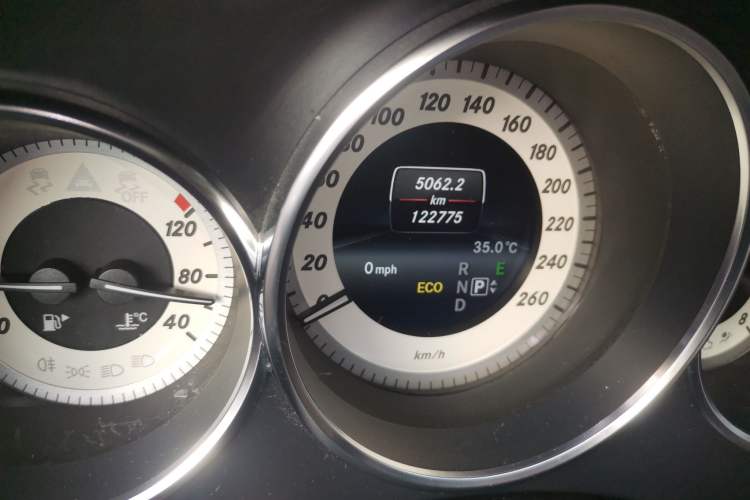 Used Mercedes-Benz CLS 2012 CLS 300 CGI Odometer Close Up