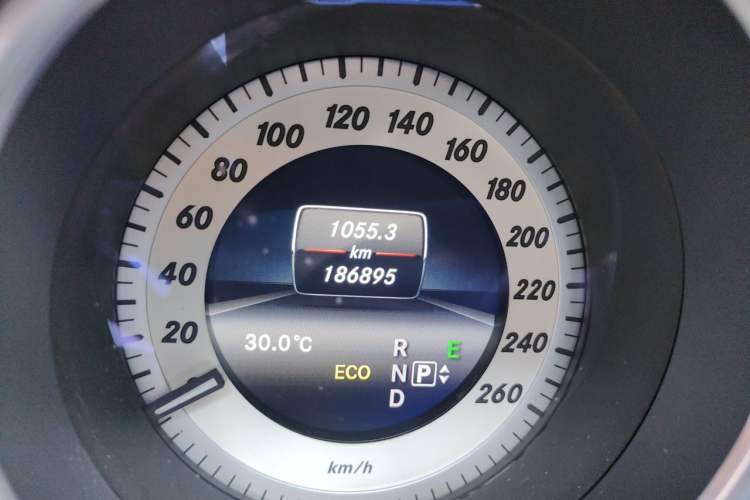 Used Mercedes-Benz CLS 2012 CLS 300 CGI Odometer Close Up