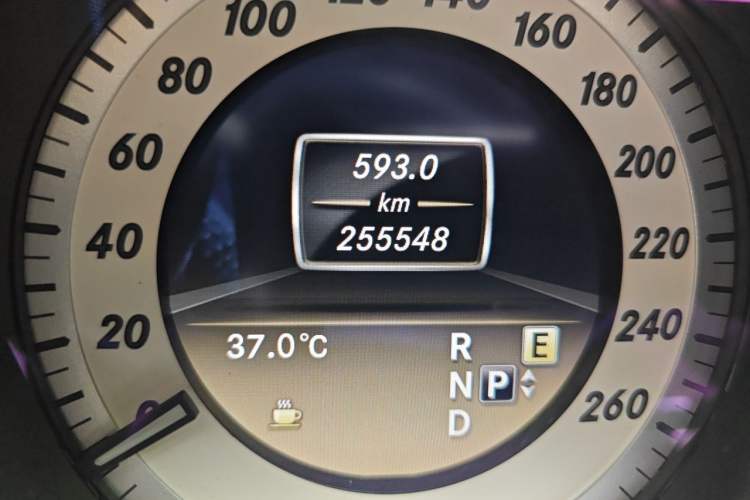 Used Mercedes-Benz CLS 2012 CLS 300 CGI Odometer Close Up