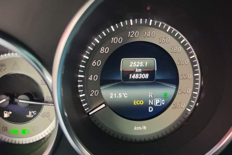 Used Mercedes-Benz CLS 2012 CLS 300 CGI Odometer Close Up
