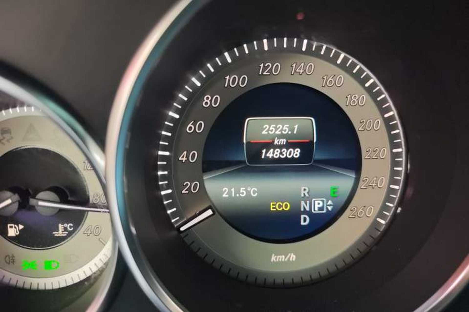 Used Mercedes-Benz CLS 2012 CLS 300 CGI Odometer Close Up