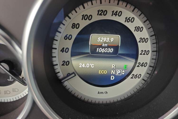 Used Mercedes-Benz CLS 2012 CLS 300 CGI Odometer Close Up