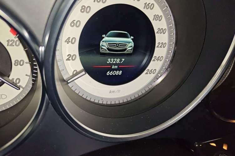Used Mercedes-Benz CLS 2012 CLS 300 CGI Odometer Close Up