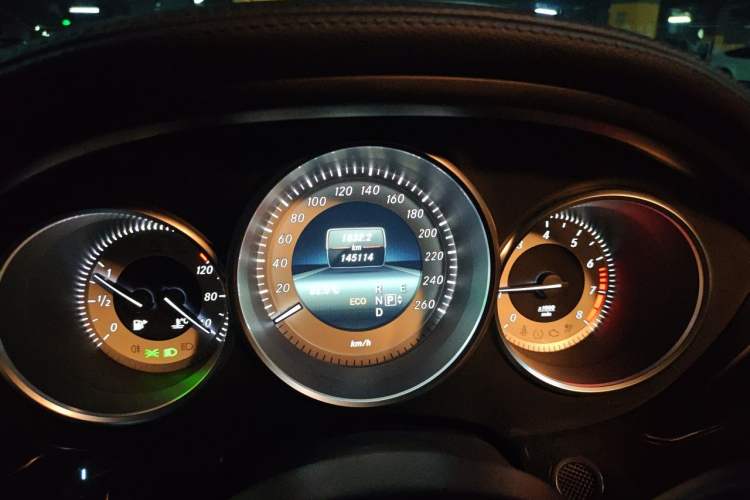 Used Mercedes-Benz CLS 2012 CLS 300 CGI Odometer Close Up