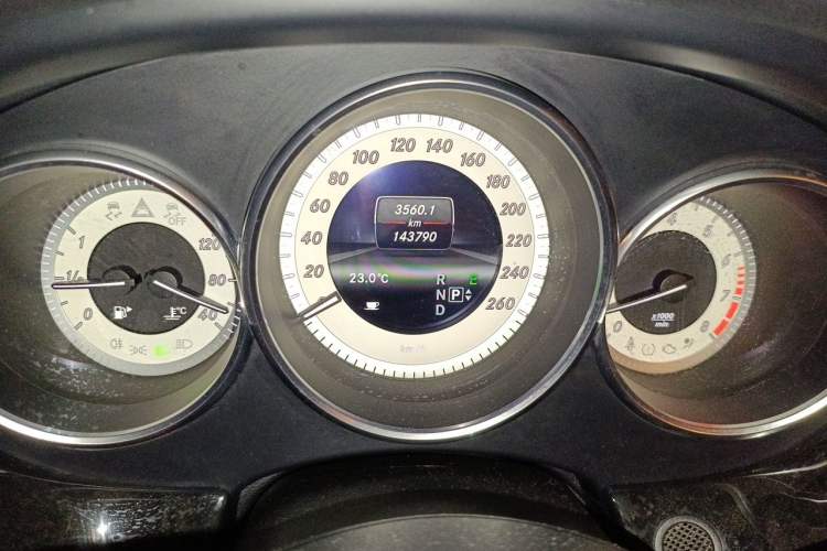 Used Mercedes-Benz CLS 2012 CLS 300 CGI Odometer Close Up