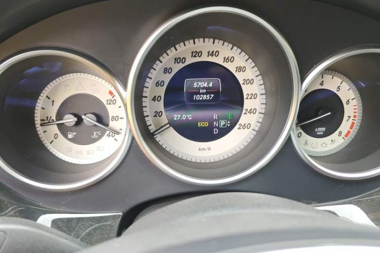 Used Mercedes-Benz CLS 2012 CLS 300 CGI Odometer Close Up