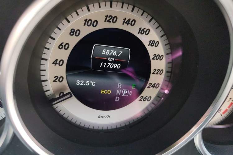 Used Mercedes-Benz CLS 2012 CLS 300 CGI Odometer Close Up