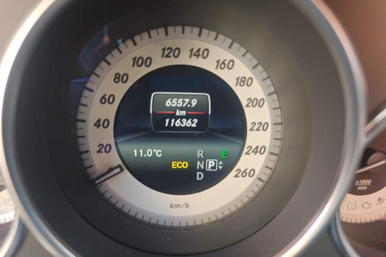Used Mercedes-Benz CLS 2012 CLS 300 CGI Odometer Close Up