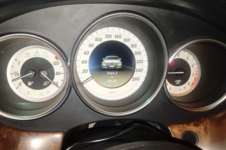 Used Mercedes-Benz CLS 2012 CLS 350 CGI Odometer Close Up