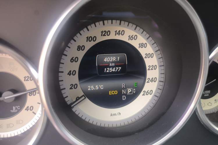 Used Mercedes-Benz CLS 2012 CLS 300 CGI Odometer Close Up