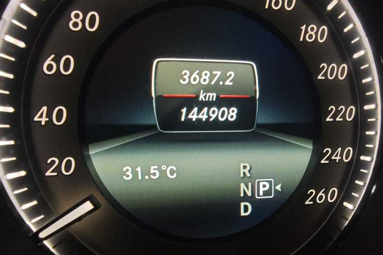 Used Mercedes-Benz CLS 2012 CLS 350 CGI Odometer Close Up