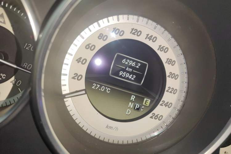 Used Mercedes-Benz CLS 2012 CLS 300 CGI Odometer Close Up