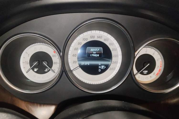 Used Mercedes-Benz CLS 2012 CLS 350 CGI Odometer Close Up
