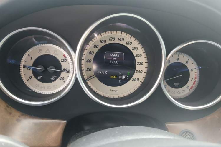 Used Mercedes-Benz CLS 2012 CLS 300 CGI Odometer Close Up