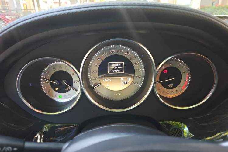 Used Mercedes-Benz CLS 2012 CLS 300 CGI Odometer Close Up