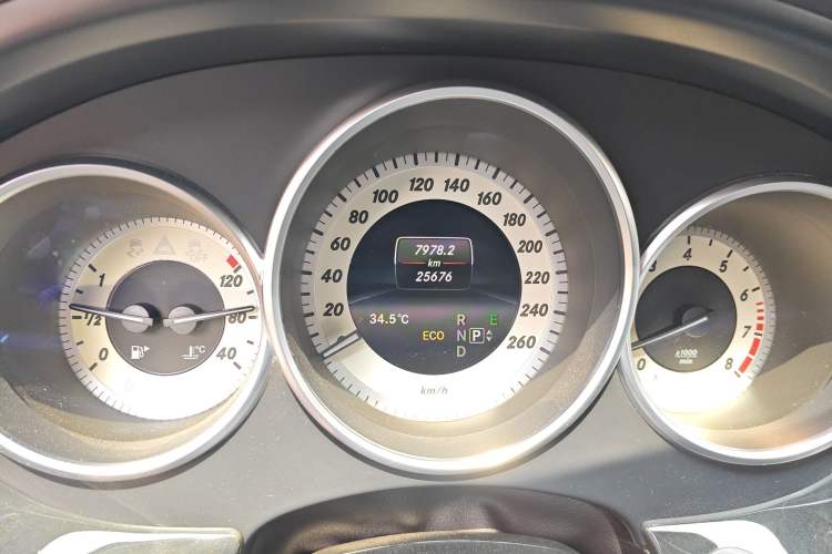 Used Mercedes-Benz CLS 2012 CLS 300 CGI Odometer Close Up