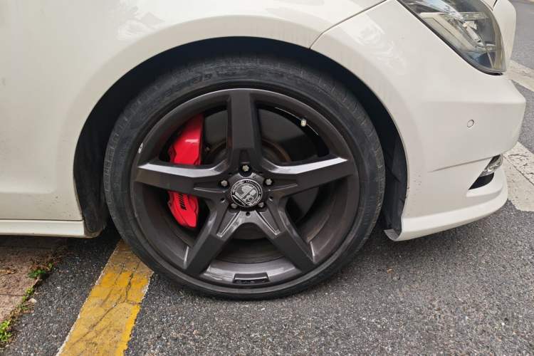 Used Mercedes-Benz CLS 2012 CLS 350 CGI Right Front Wheel Hub