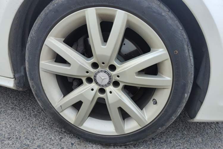 Used Mercedes-Benz CLS 2012 CLS 300 CGI Right Front Wheel Hub